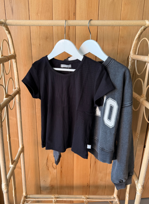 MIMO_856_REMERA_JR_CROP_41_NEGRO REMERA JR CROP